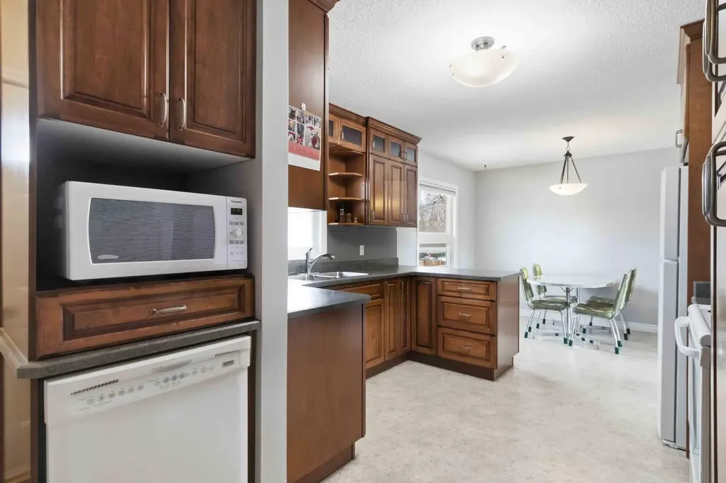 23 Clark Crescent Fort Mcmurray AB T9H 1M8
