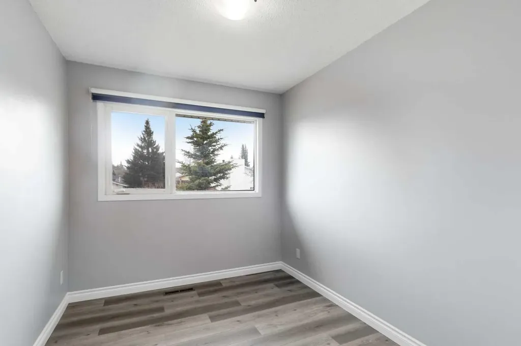 23 Clark Crescent Fort Mcmurray AB T9H 1M8