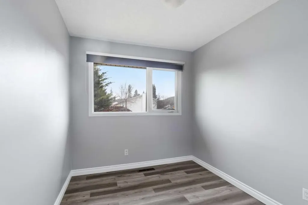 23 Clark Crescent Fort Mcmurray AB T9H 1M8