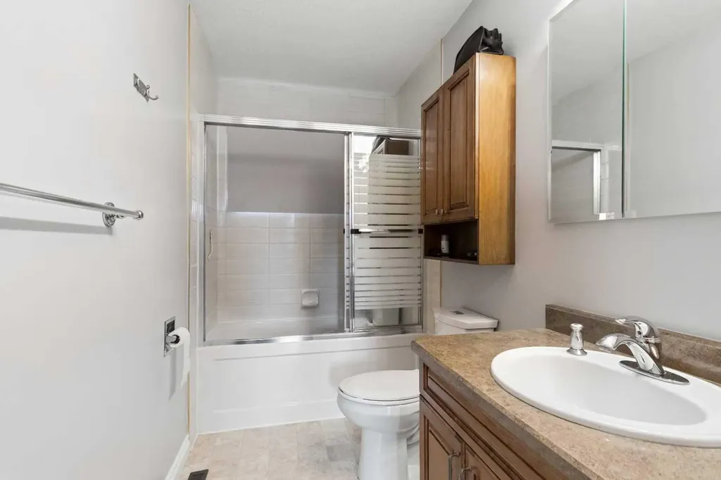 23 Clark Crescent Fort Mcmurray AB T9H 1M8
