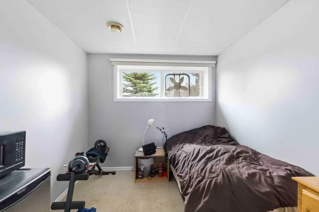23 Clark Crescent Fort Mcmurray AB T9H 1M8