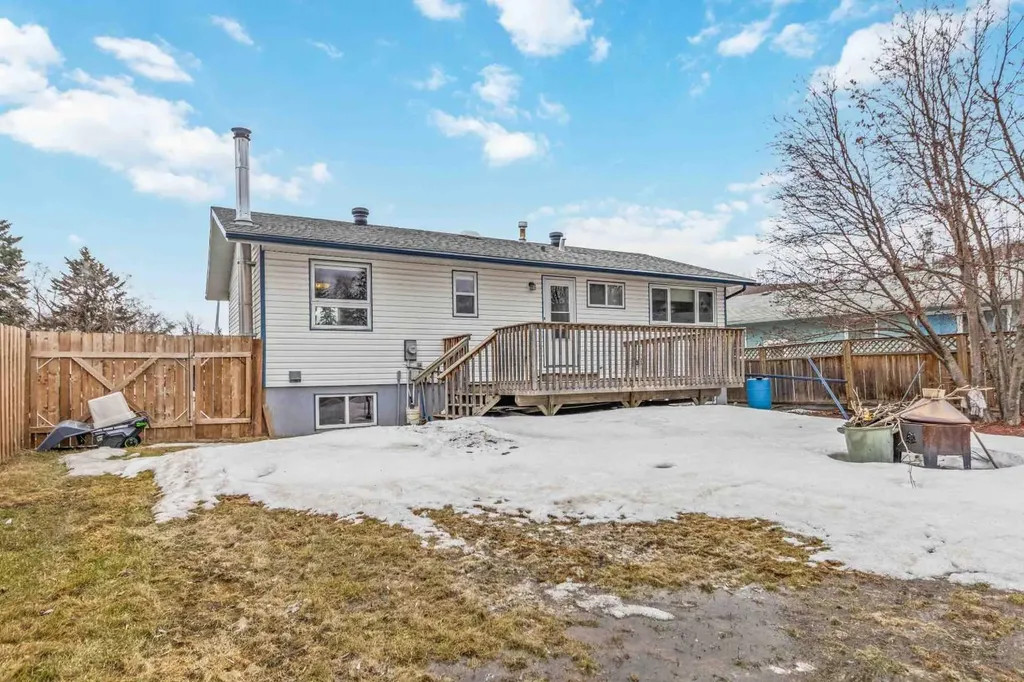 23 Clark Crescent Fort Mcmurray AB T9H 1M8