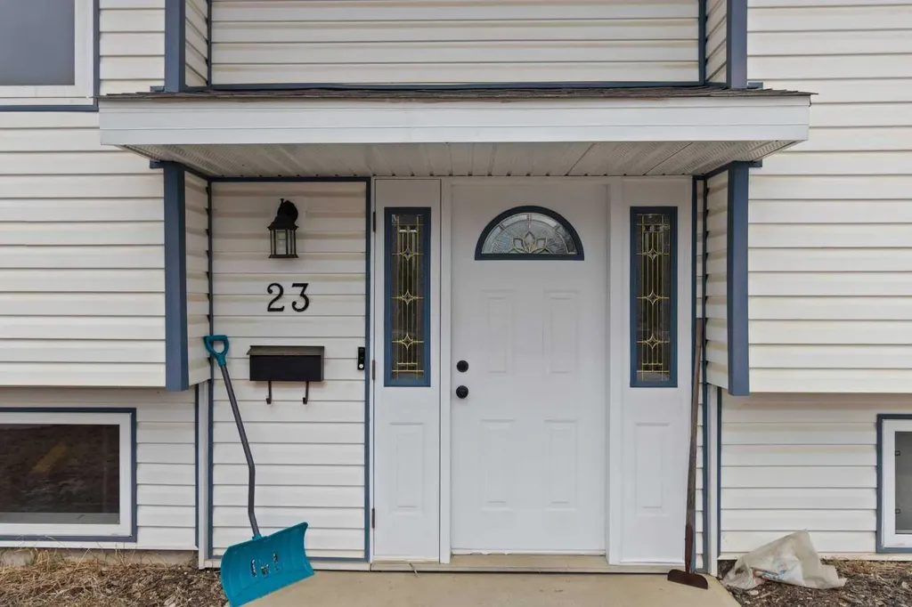 23 Clark Crescent Fort Mcmurray AB T9H 1M8