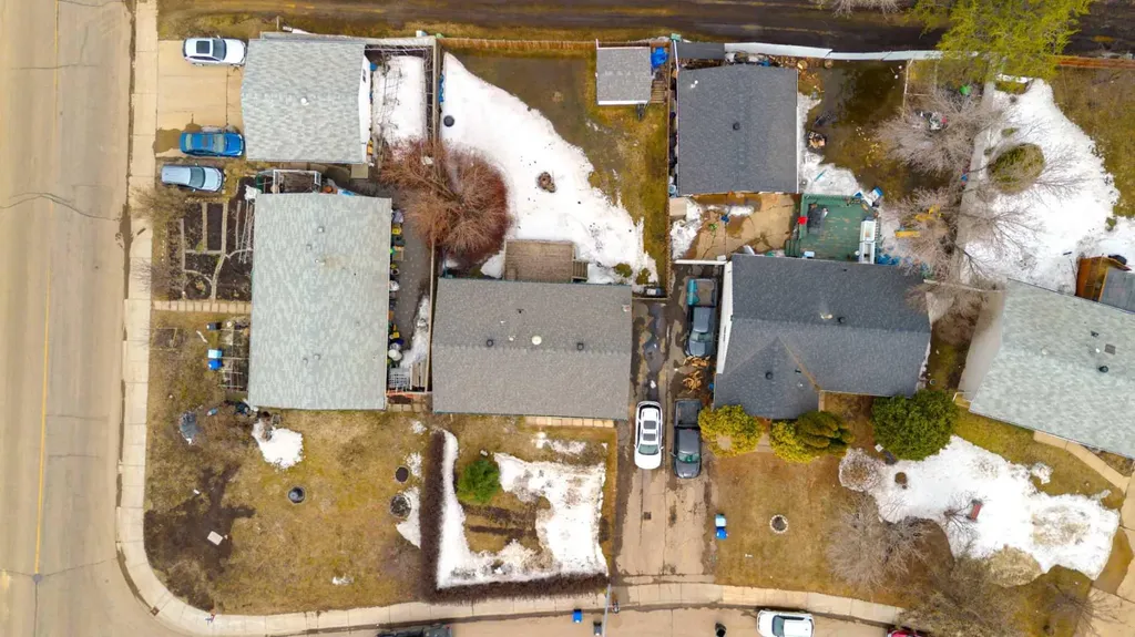 23 Clark Crescent Fort Mcmurray AB T9H 1M8