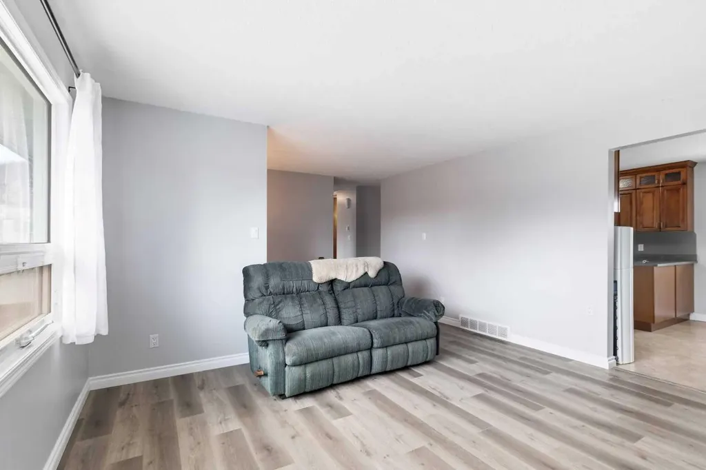 23 Clark Crescent Fort Mcmurray AB T9H 1M8