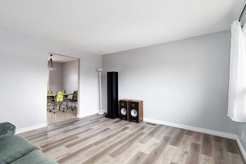 23 Clark Crescent Fort Mcmurray AB T9H 1M8