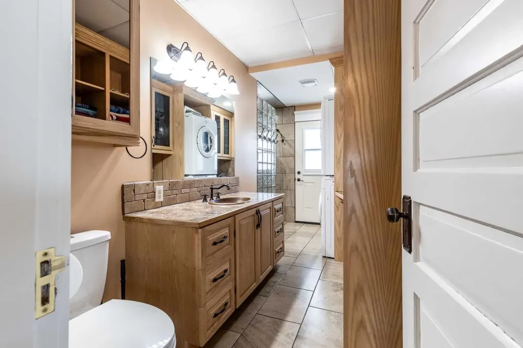 1061 Ross Street SE Medicine Hat AB T1A 0Y2