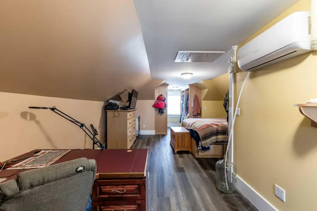 1061 Ross Street SE Medicine Hat AB T1A 0Y2