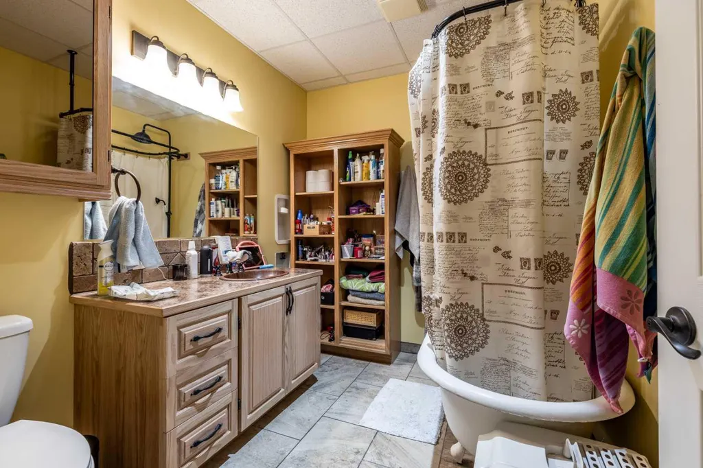 1061 Ross Street SE Medicine Hat AB T1A 0Y2