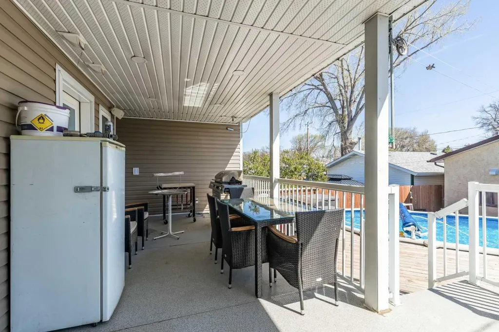 1061 Ross Street SE Medicine Hat AB T1A 0Y2
