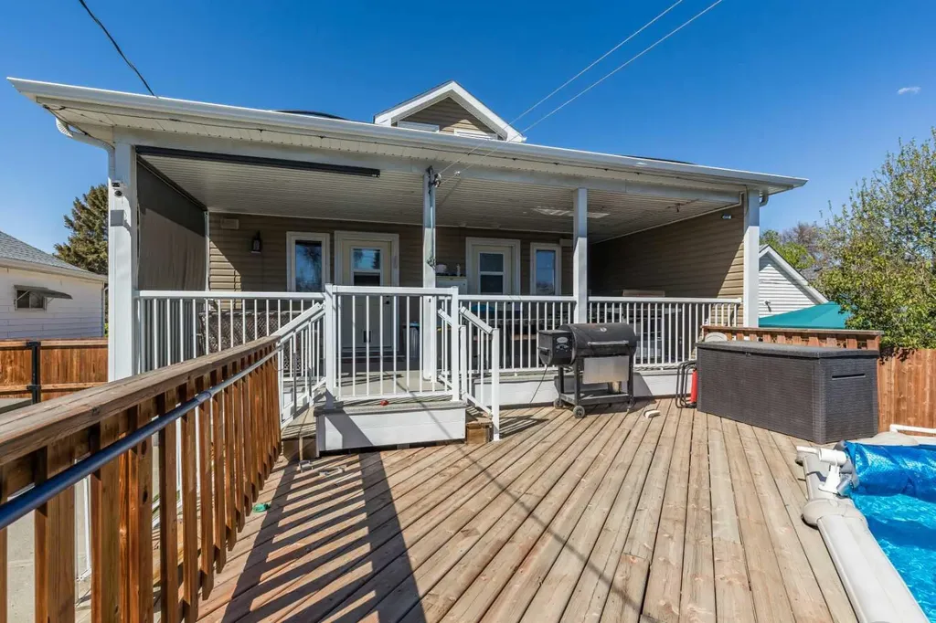 1061 Ross Street SE Medicine Hat AB T1A 0Y2