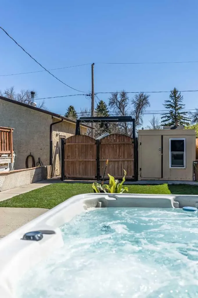 1061 Ross Street SE Medicine Hat AB T1A 0Y2