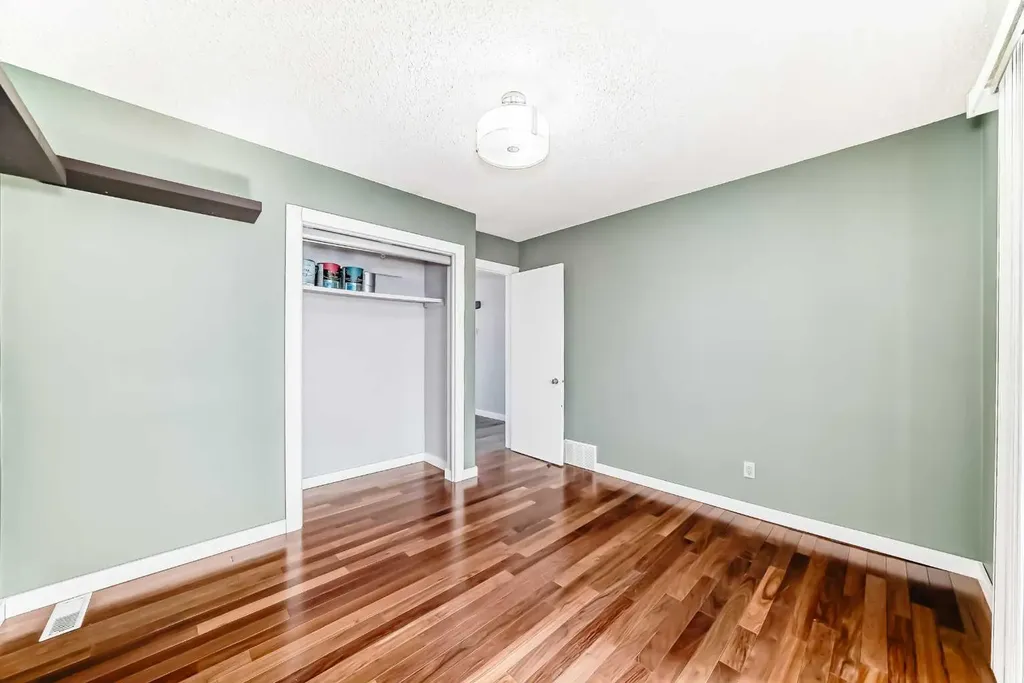 6824 Temple Drive NE Calgary AB T1Y4X8