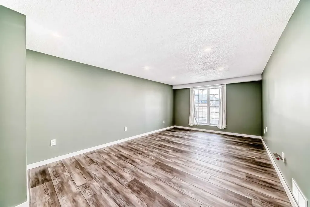 6824 Temple Drive NE Calgary AB T1Y4X8
