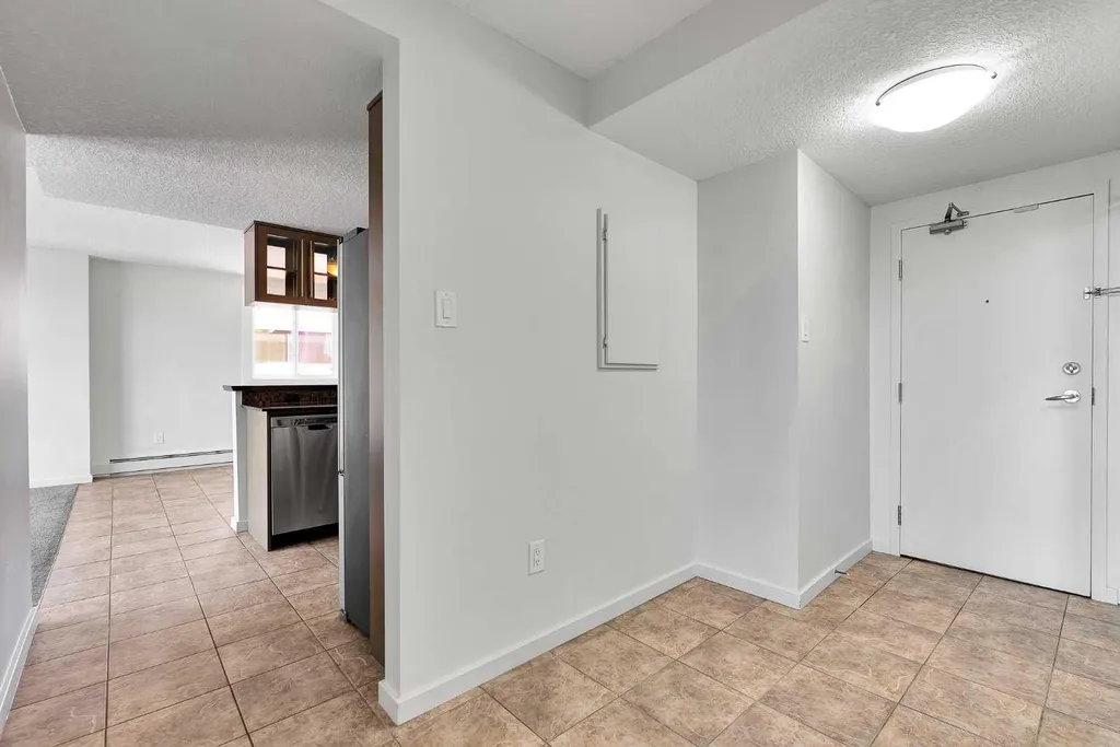 429 14 Street NW Calgary AB T2N 2A3