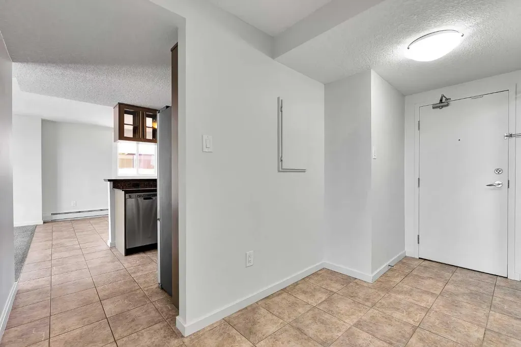 429 14 Street NW Calgary AB T2N 2A3