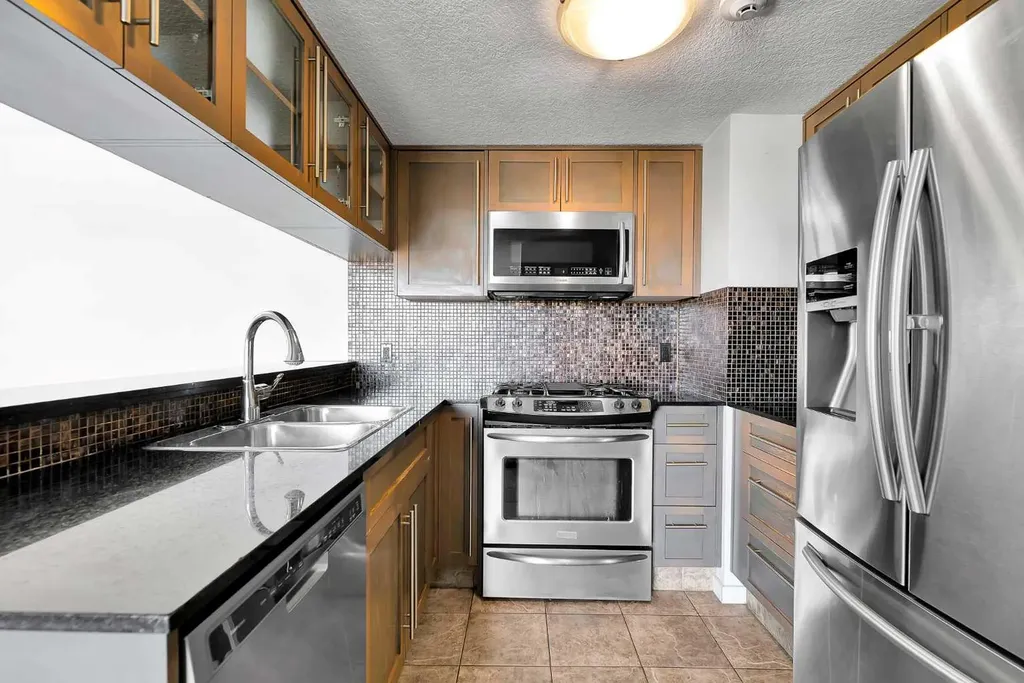 429 14 Street NW Calgary AB T2N 2A3