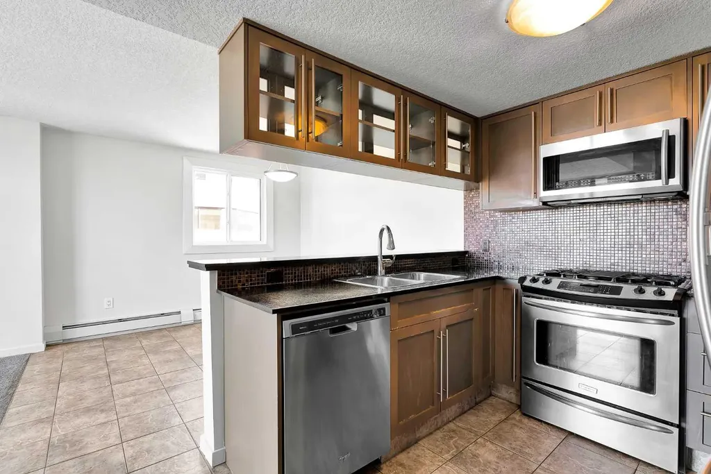 429 14 Street NW Calgary AB T2N 2A3