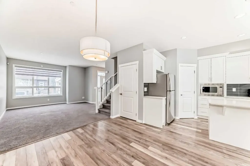 148 Howse Avenue NE Calgary AB T3P 0W1