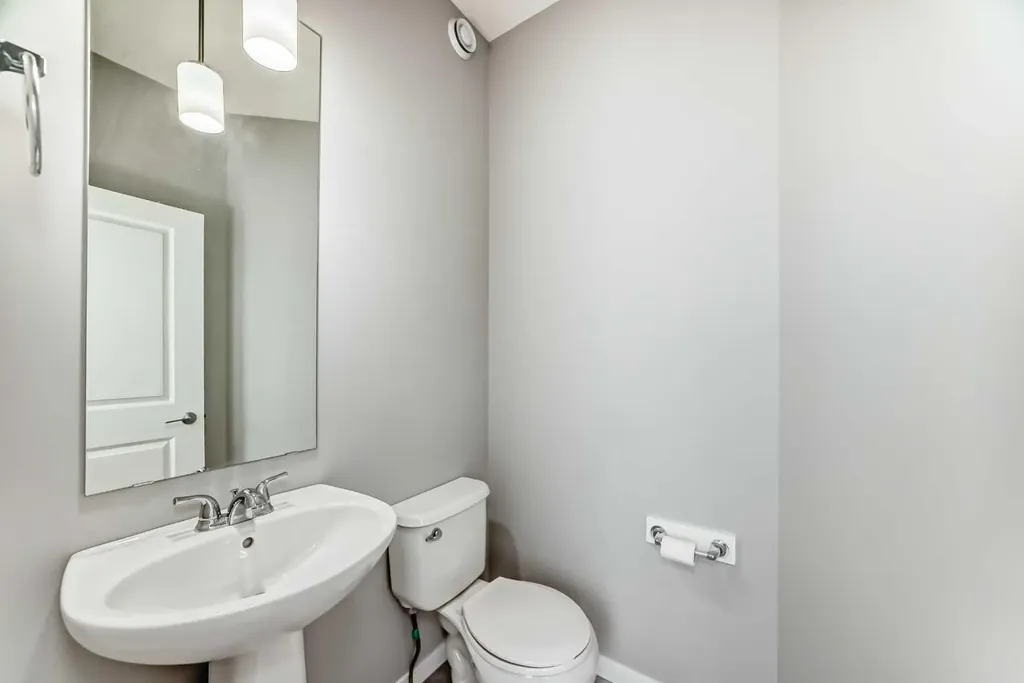 148 Howse Avenue NE Calgary AB T3P 0W1