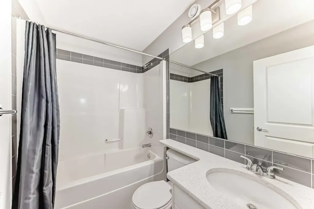 148 Howse Avenue NE Calgary AB T3P 0W1