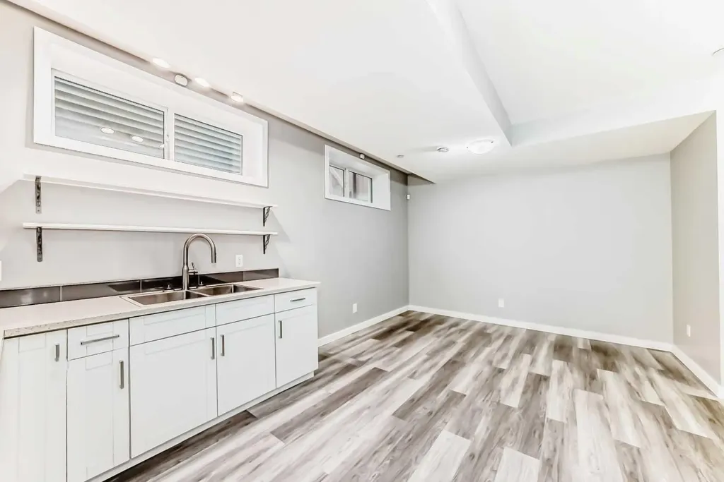 148 Howse Avenue NE Calgary AB T3P 0W1