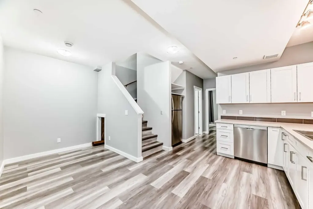 148 Howse Avenue NE Calgary AB T3P 0W1