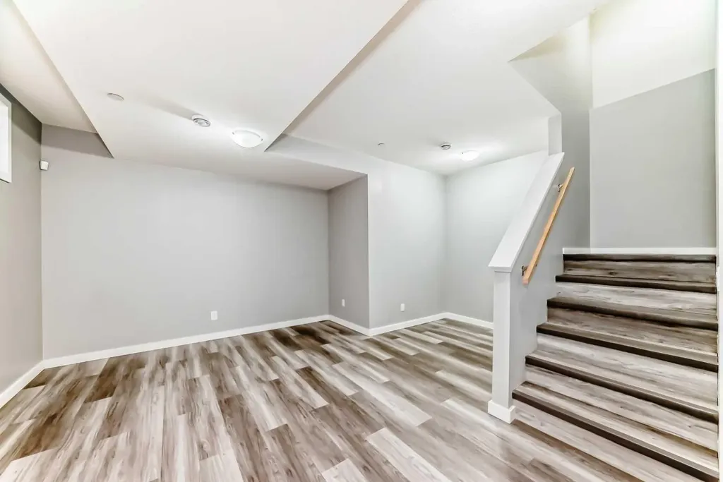 148 Howse Avenue NE Calgary AB T3P 0W1