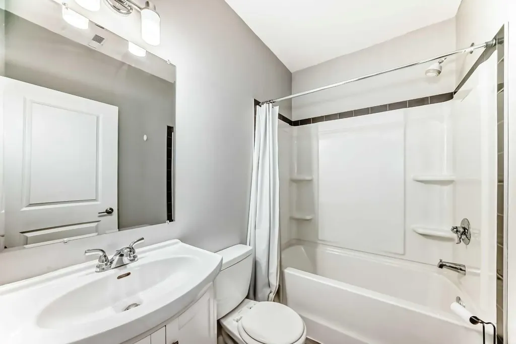 148 Howse Avenue NE Calgary AB T3P 0W1