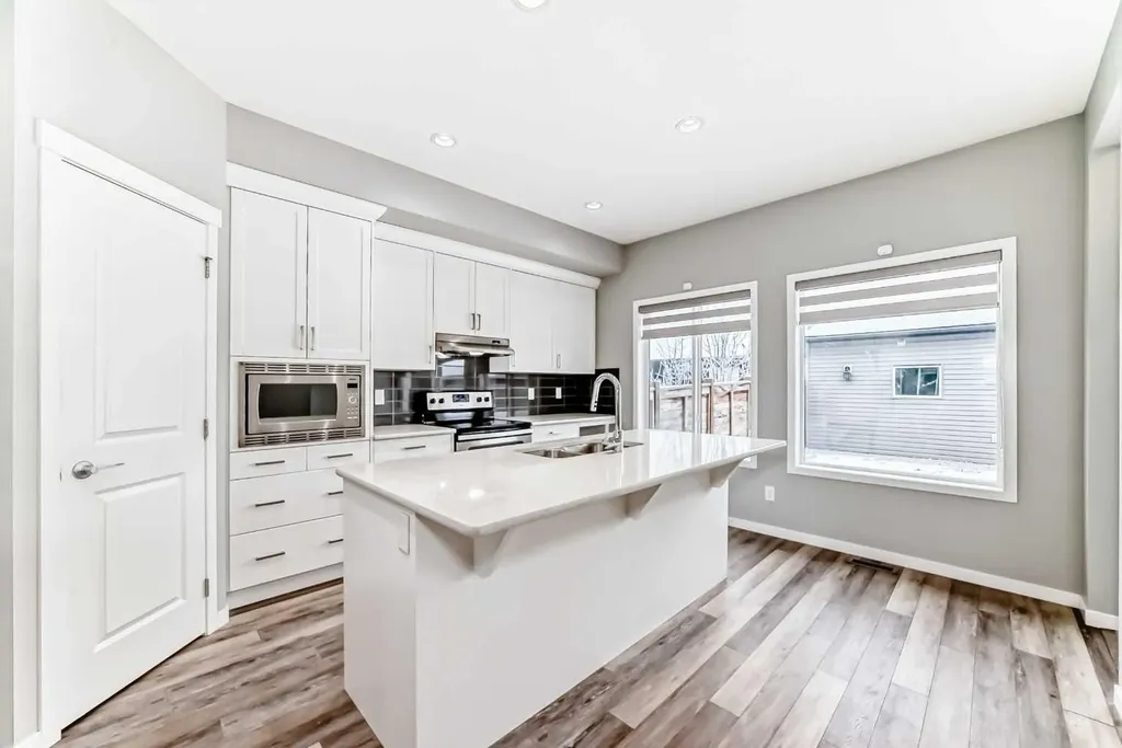148 Howse Avenue NE Calgary AB T3P 0W1