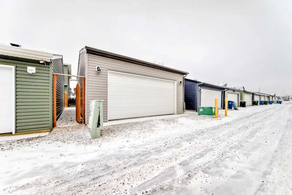 148 Howse Avenue NE Calgary AB T3P 0W1