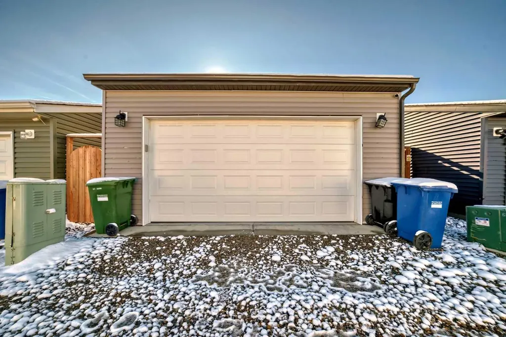 148 Howse Avenue NE Calgary AB T3P 0W1
