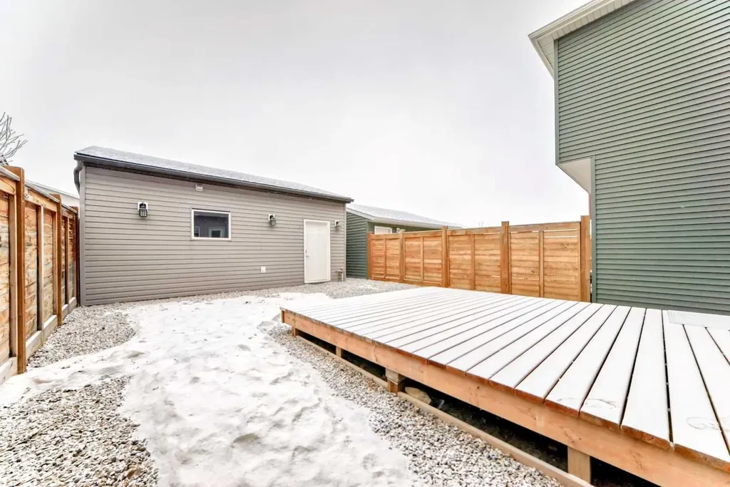 148 Howse Avenue NE Calgary AB T3P 0W1