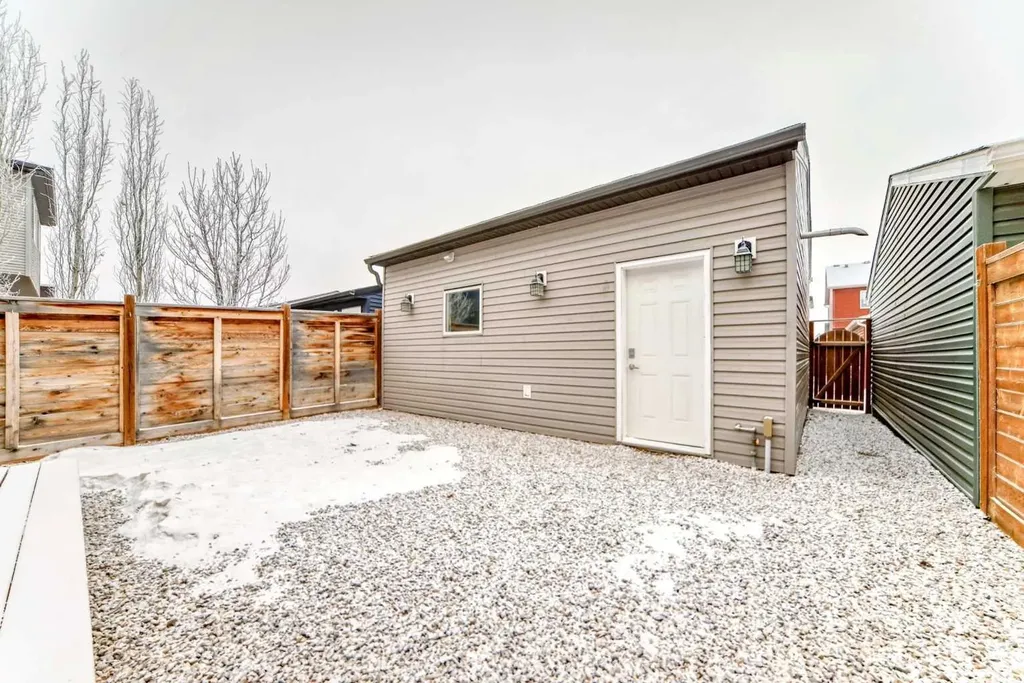 148 Howse Avenue NE Calgary AB T3P 0W1