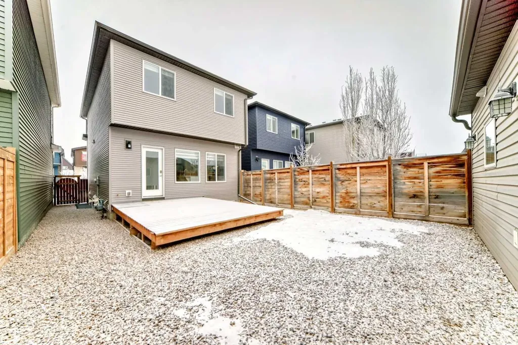 148 Howse Avenue NE Calgary AB T3P 0W1