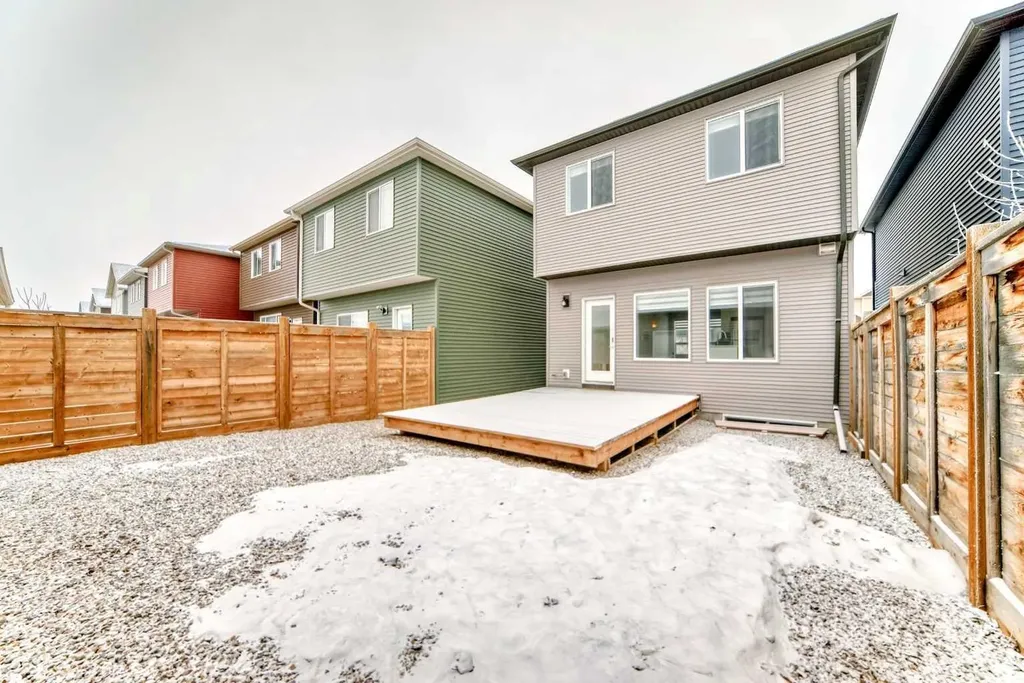 148 Howse Avenue NE Calgary AB T3P 0W1