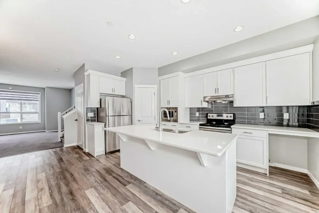 148 Howse Avenue NE Calgary AB T3P 0W1