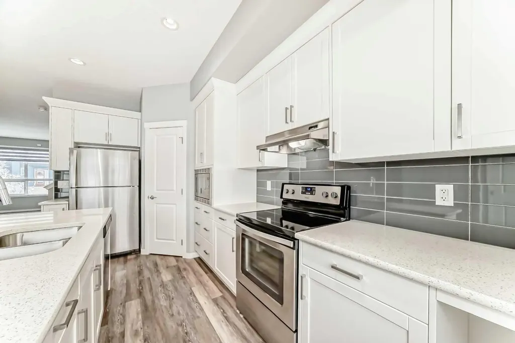 148 Howse Avenue NE Calgary AB T3P 0W1