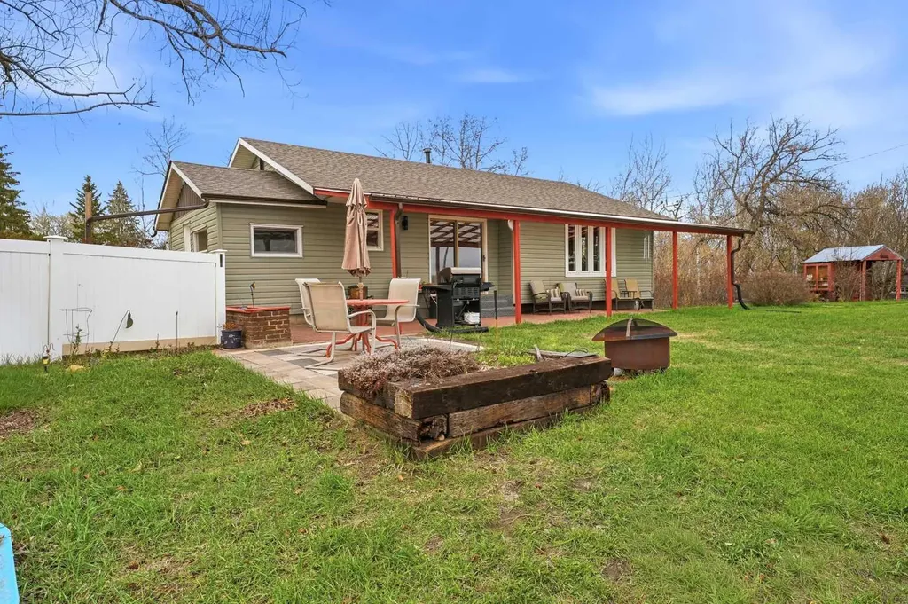 2-431014 Range Road 250 Rural Ponoka County AB T4J 1R1