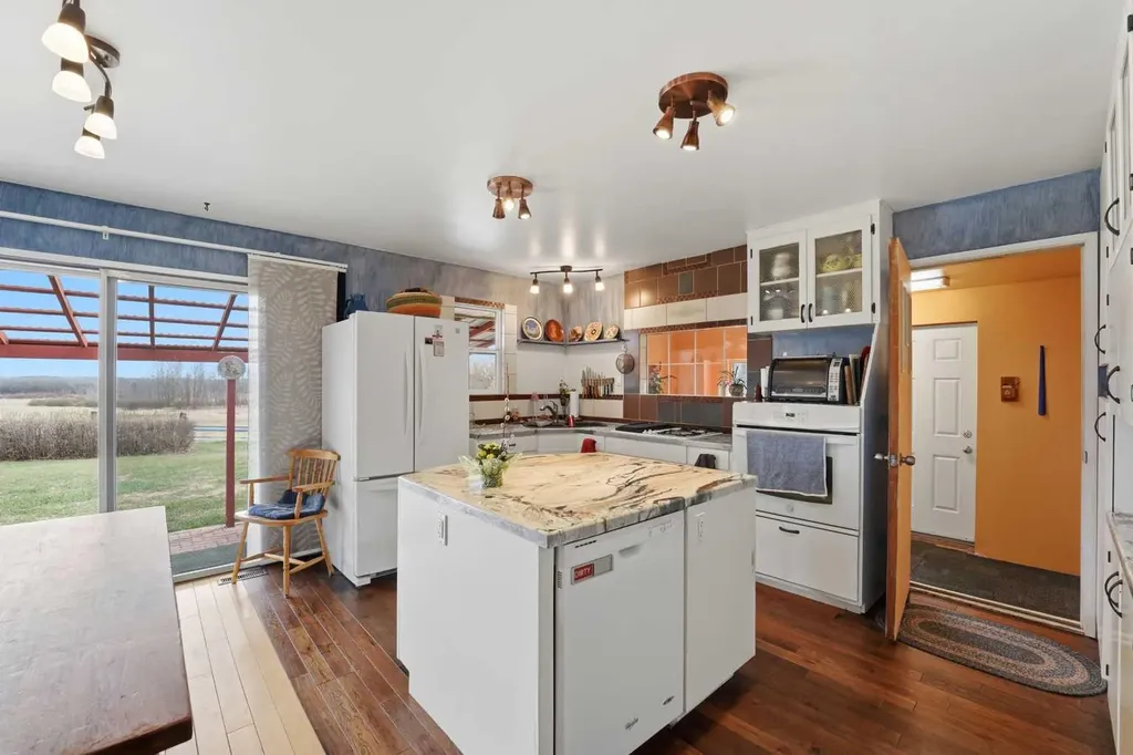 2-431014 Range Road 250 Rural Ponoka County AB T4J 1R1