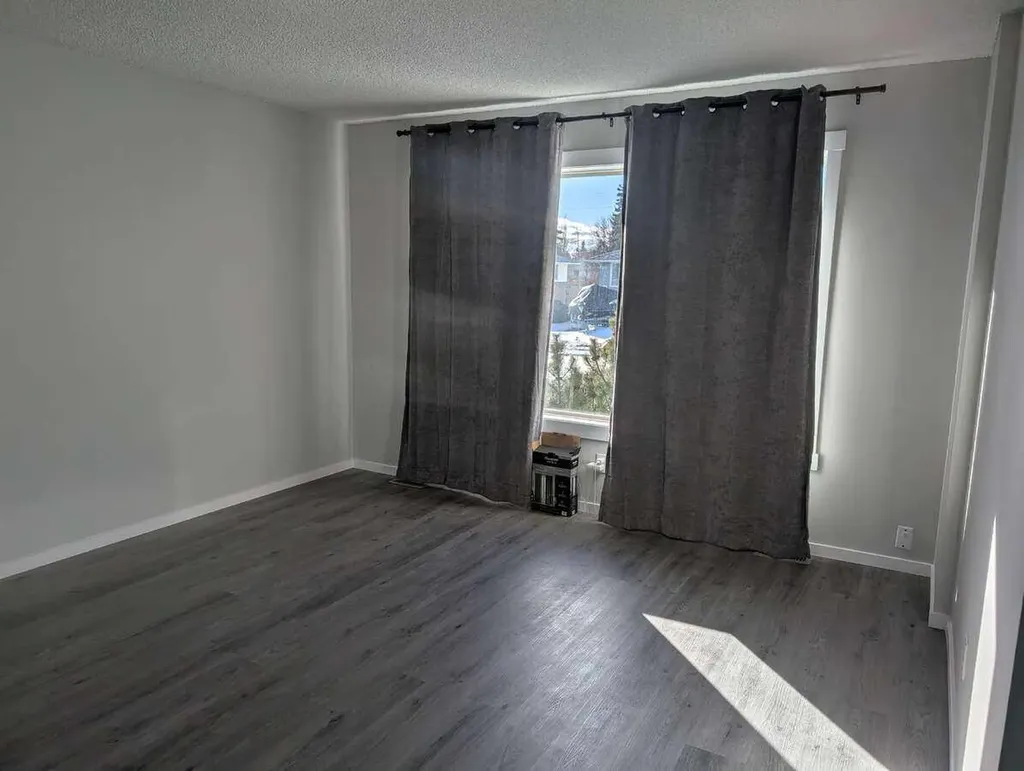 1106 39 Street SE Calgary AB T2A 1E4