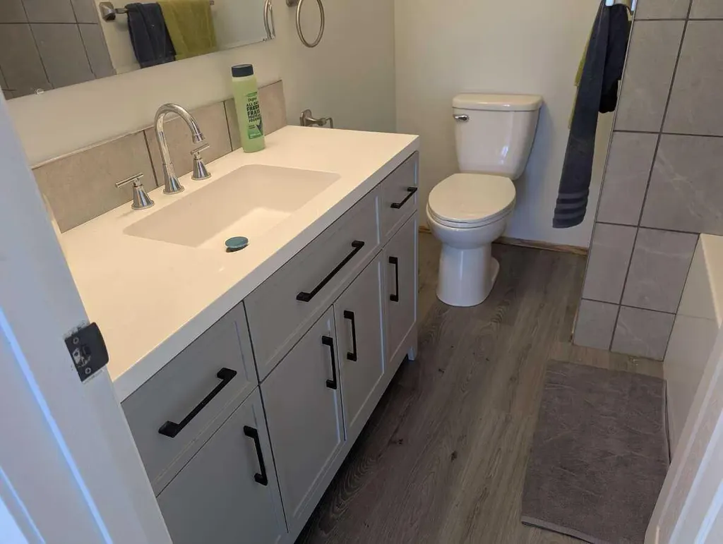 1106 39 Street SE Calgary AB T2A 1E4