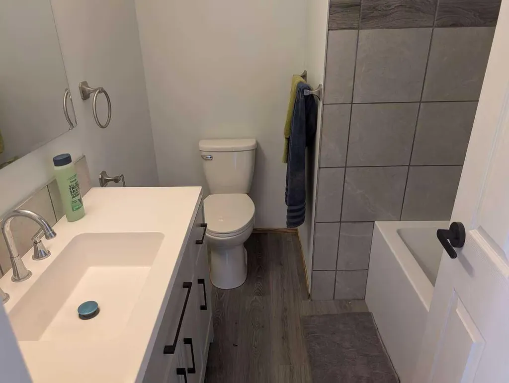 1106 39 Street SE Calgary AB T2A 1E4