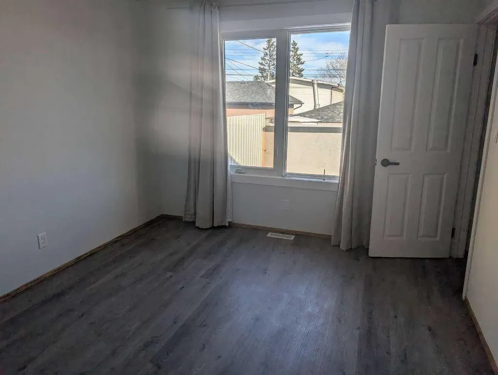 1106 39 Street SE Calgary AB T2A 1E4