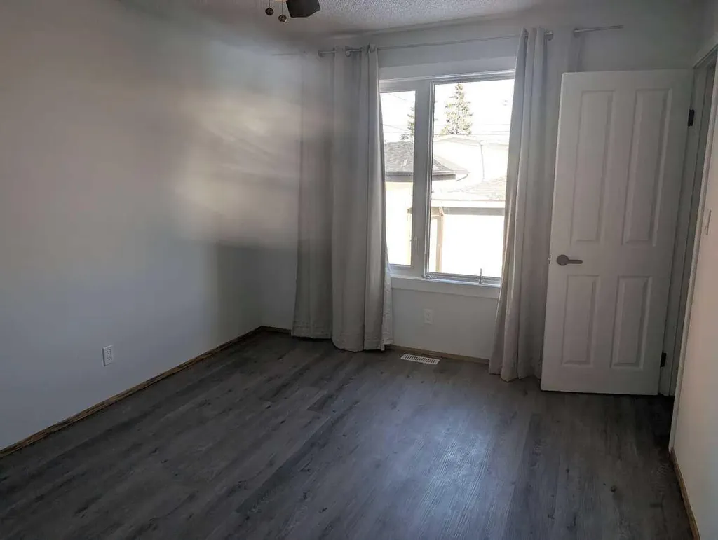 1106 39 Street SE Calgary AB T2A 1E4