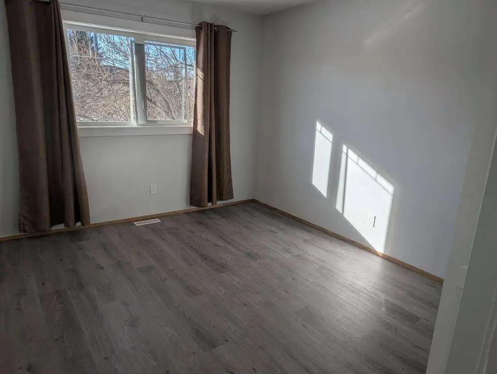1106 39 Street SE Calgary AB T2A 1E4