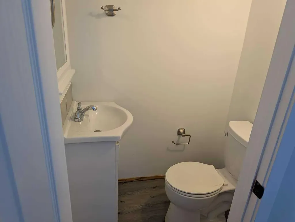 1106 39 Street SE Calgary AB T2A 1E4