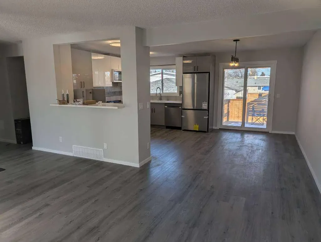 1106 39 Street SE Calgary AB T2A 1E4