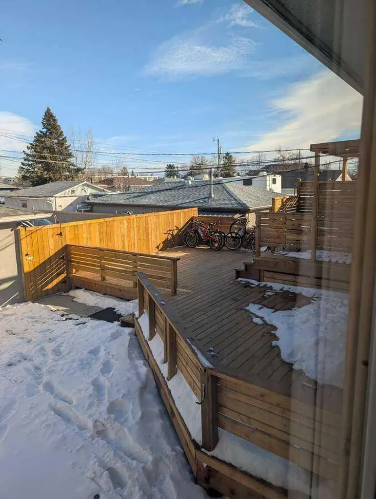 1106 39 Street SE Calgary AB T2A 1E4