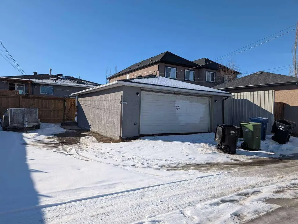 1106 39 Street SE Calgary AB T2A 1E4